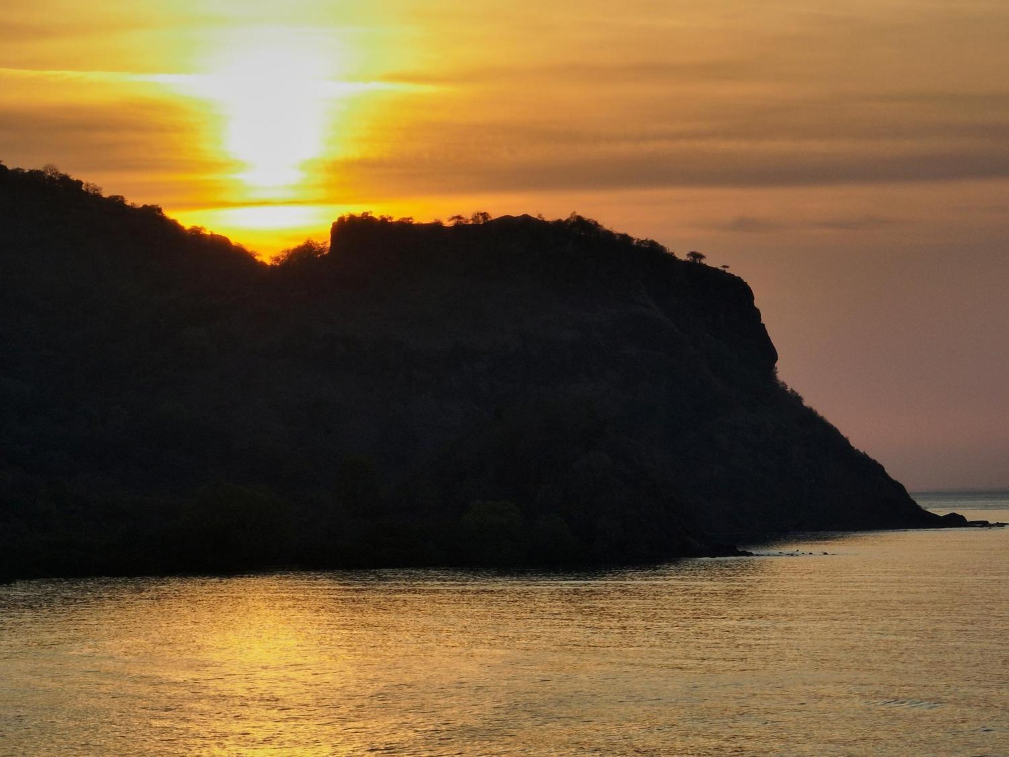 Myamo Beach Lodge Jereweh Zewnętrze zdjęcie