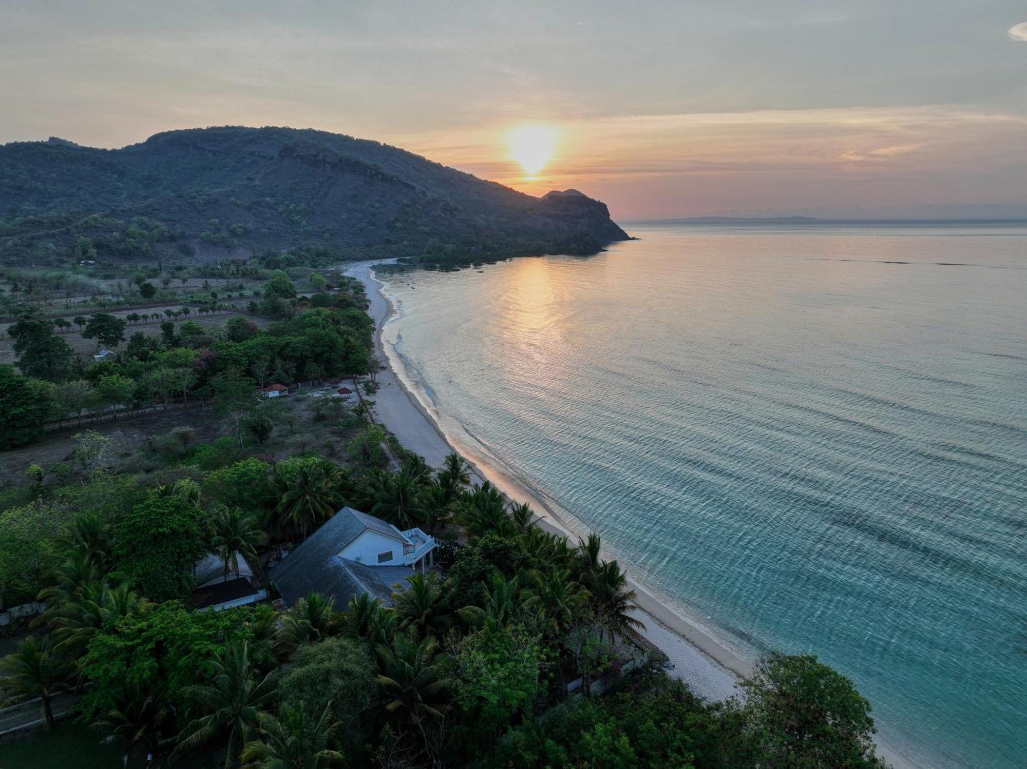Myamo Beach Lodge Jereweh Zewnętrze zdjęcie