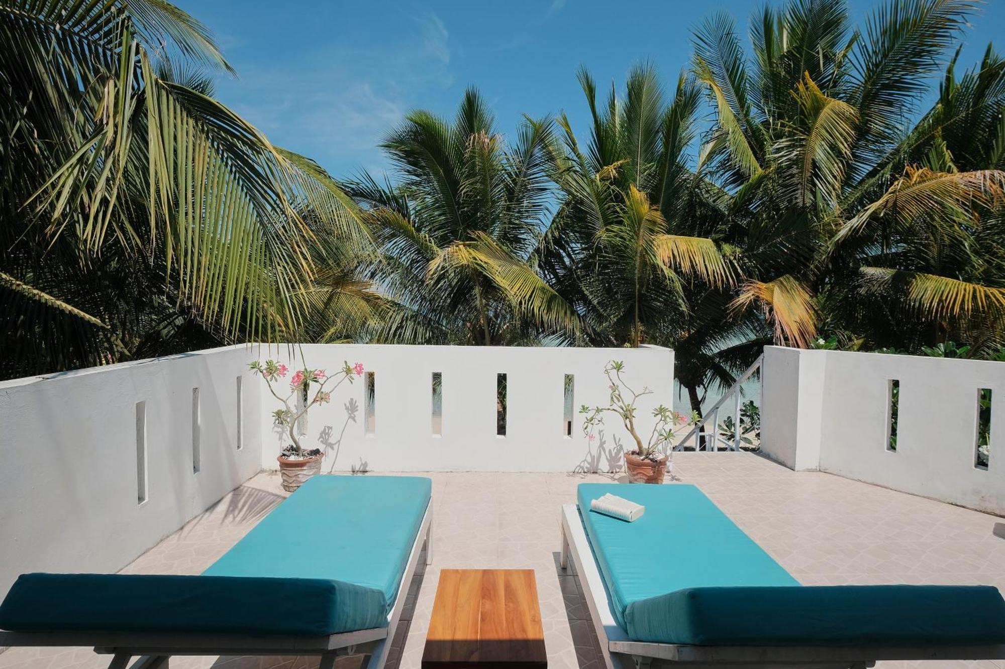 Myamo Beach Lodge Jereweh Zewnętrze zdjęcie