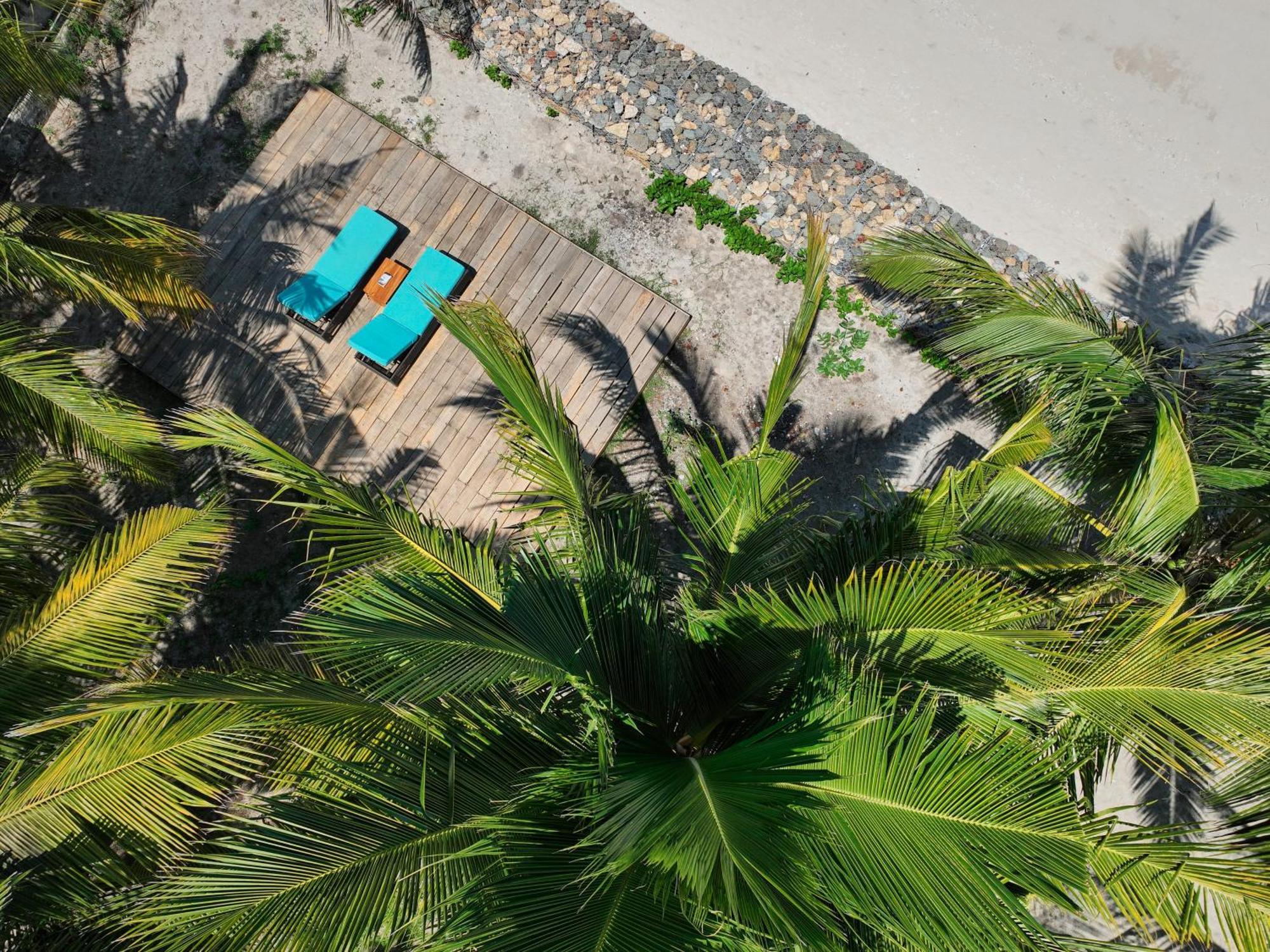 Myamo Beach Lodge Jereweh Zewnętrze zdjęcie