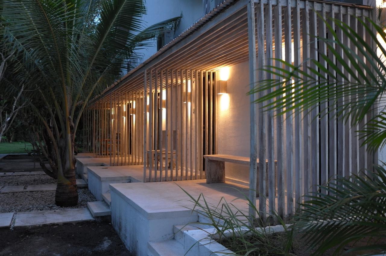 Myamo Beach Lodge Jereweh Zewnętrze zdjęcie